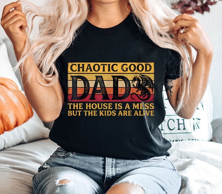 Papa T-Shirt „Chaotic Good Dad“