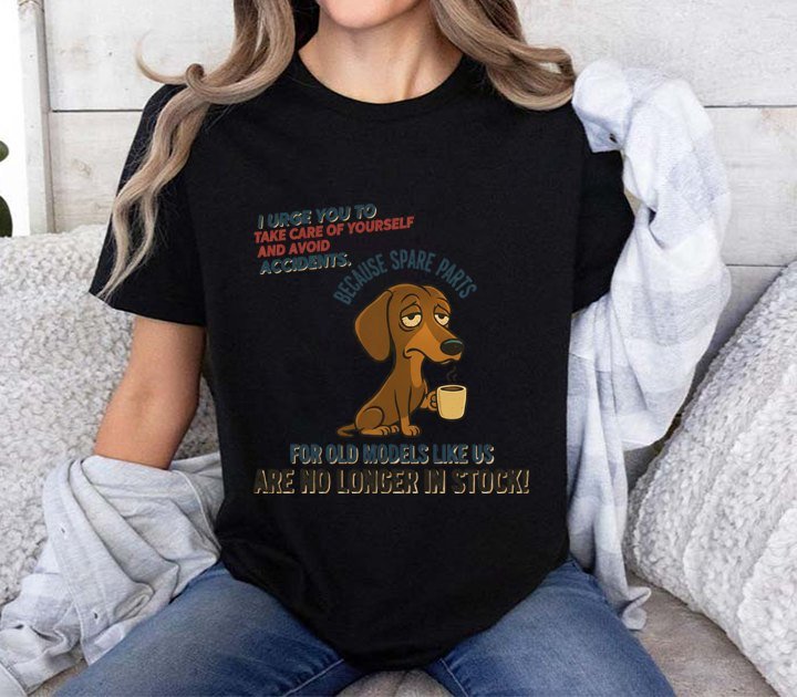 Lustiges Shirt Dackel „Because spare parts for old models like us are no longer …“