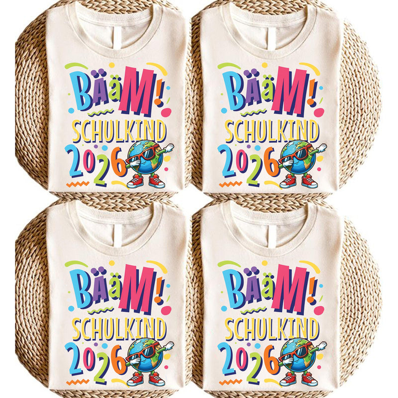 Einschulung Shirt „BääM! Schulkind 2026“ mit Weltkugel