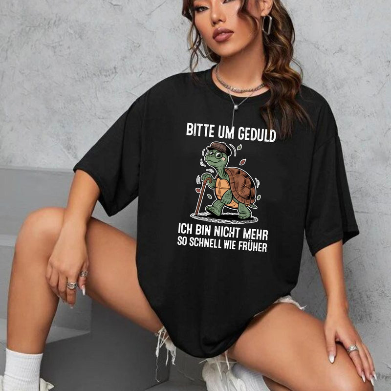 Lustiges T-Shirt „Bitte um Geduld – ich bin nicht mehr so schnell wie früher“