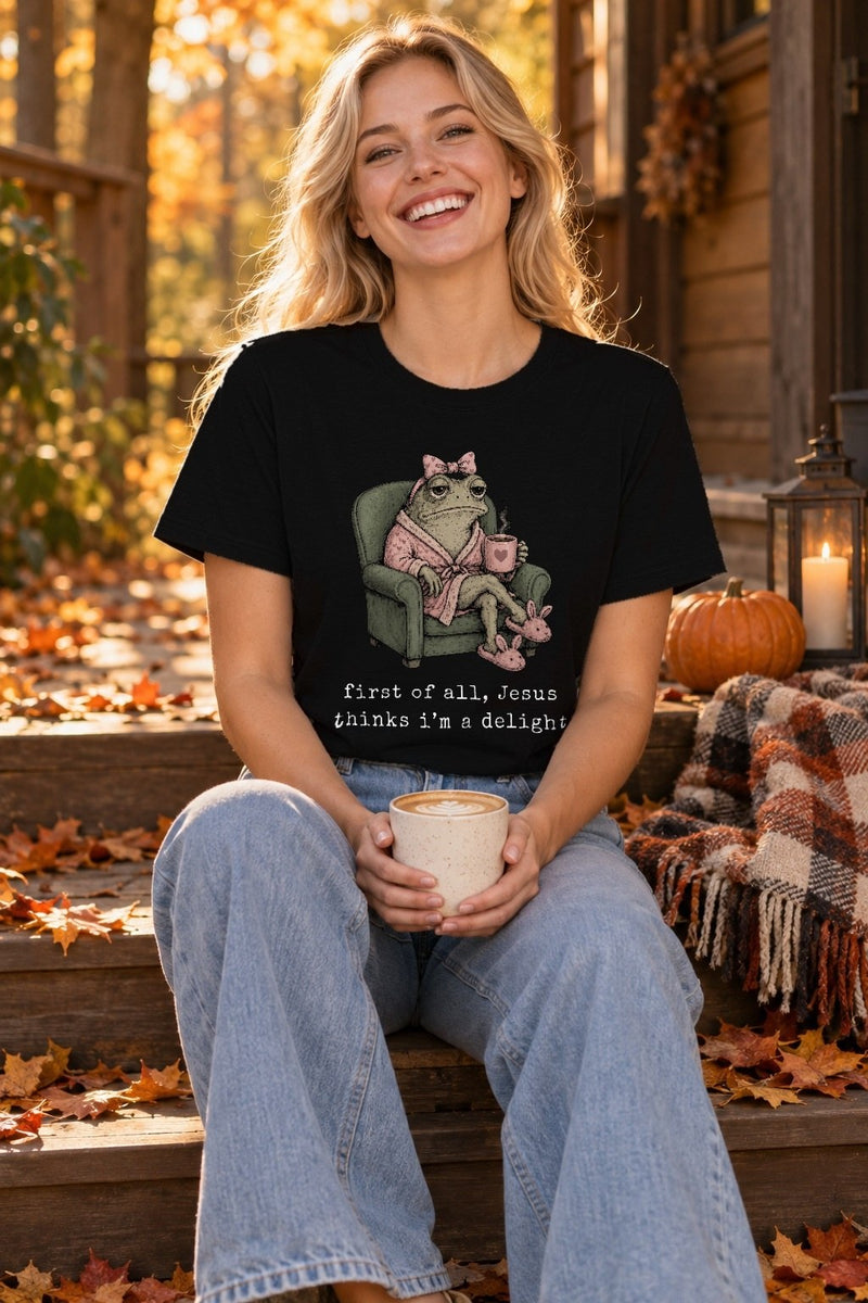 Christliches Frosch-Shirt „First of All, Jesus Thinks I’m a Delight“