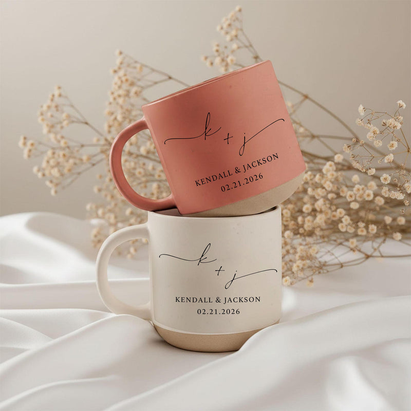 Personalisierte Tasse für Paare mit Initialen, Namen und Datum