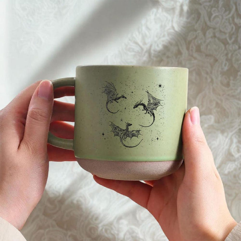 Fantasy-Tasse mit Drachen im Sternenstaub