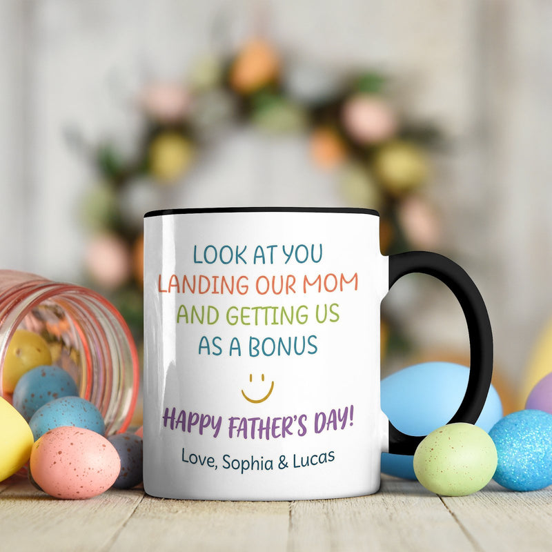 Bonus Papa Tasse „Look at you landing our Mom and getting us as a bonus“