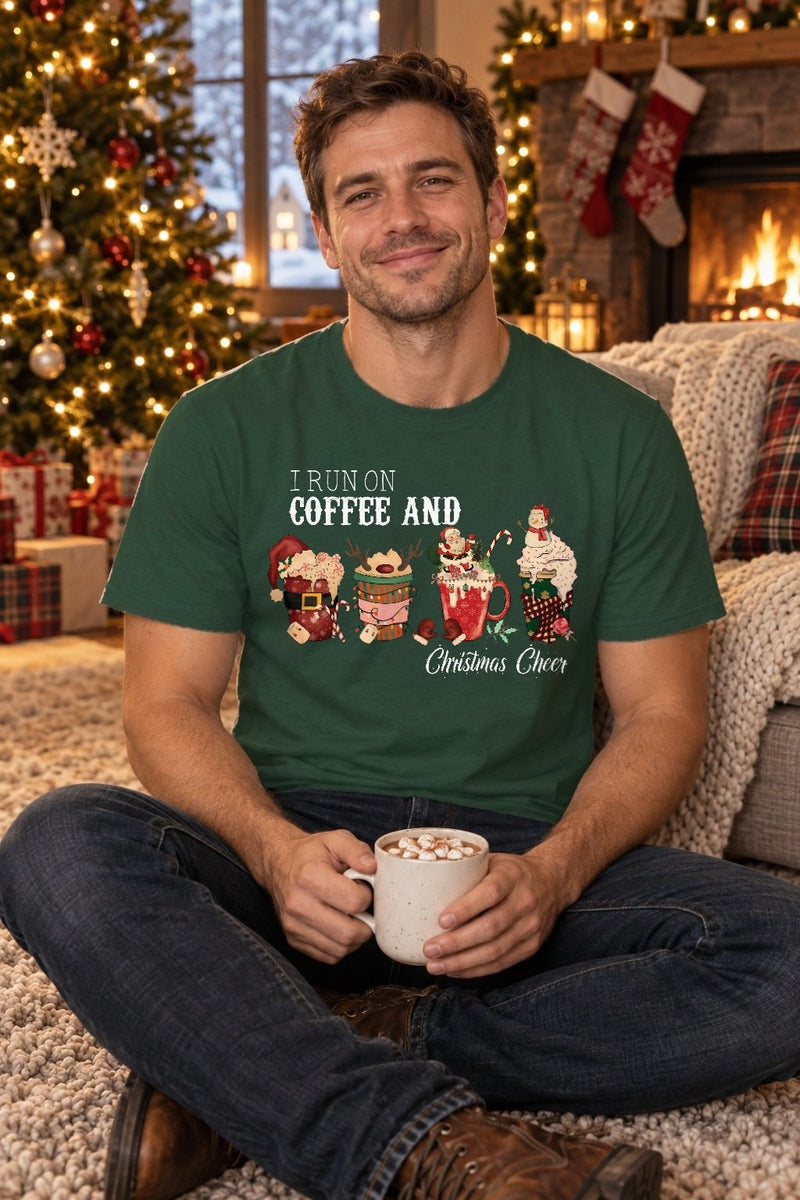 Kaffee Weihnachtspullover „I run on coffee and Christmas cheer“
