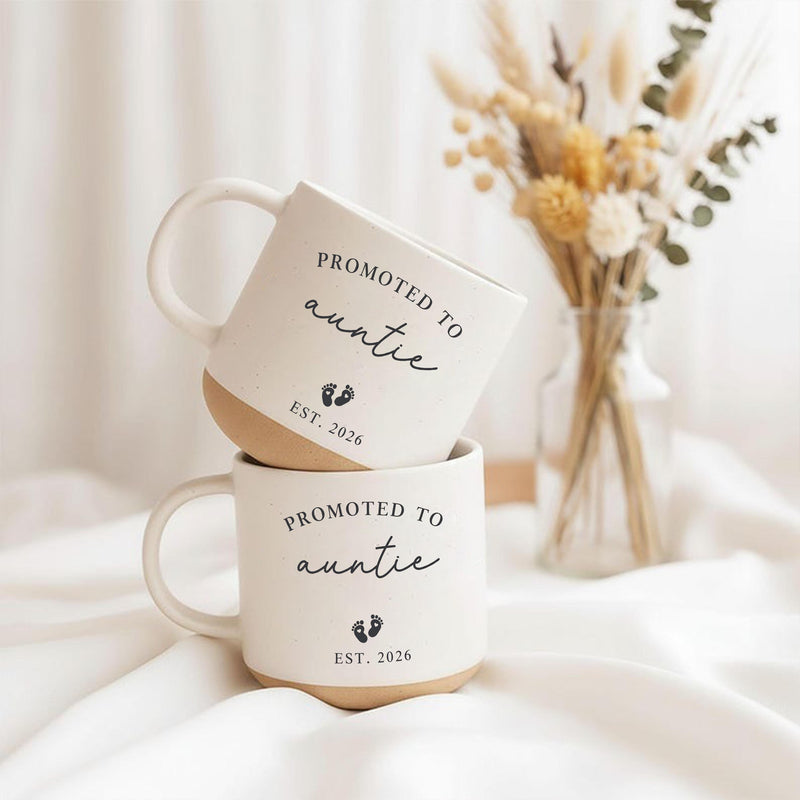 Tasse „Promoted to Auntie“ mit Jahr