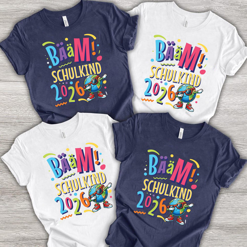Einschulung Shirt „BääM! Schulkind 2026“ mit Weltkugel