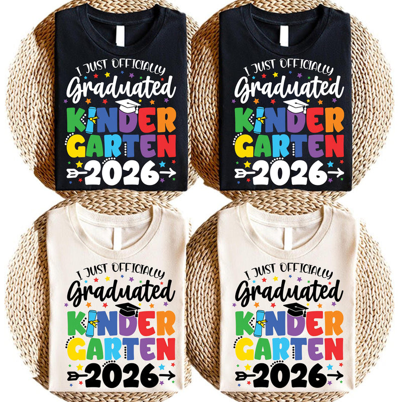 Kindergarten Abschluss Shirt „I Just Officially Graduated Kindergarten 2026“