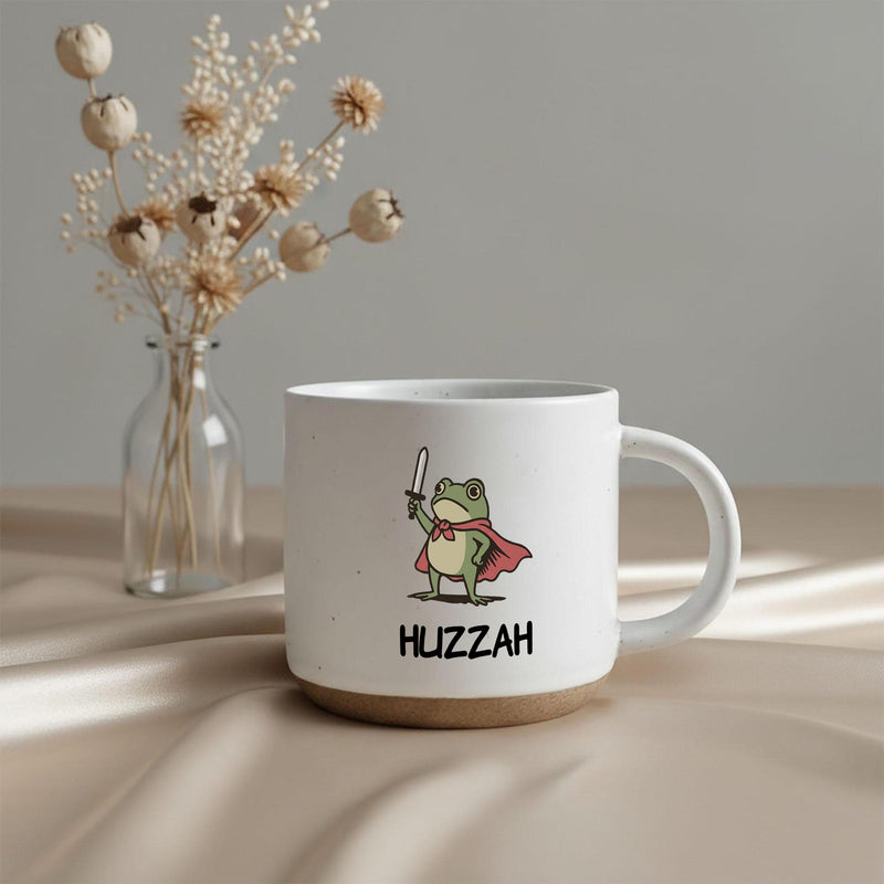 Lustige Frosch-Tasse „Huzzah“ mit Schwert und Umhang