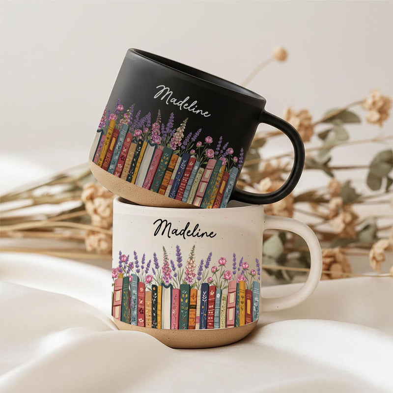 Bücher-Tasse mit Wildblumen und Namen