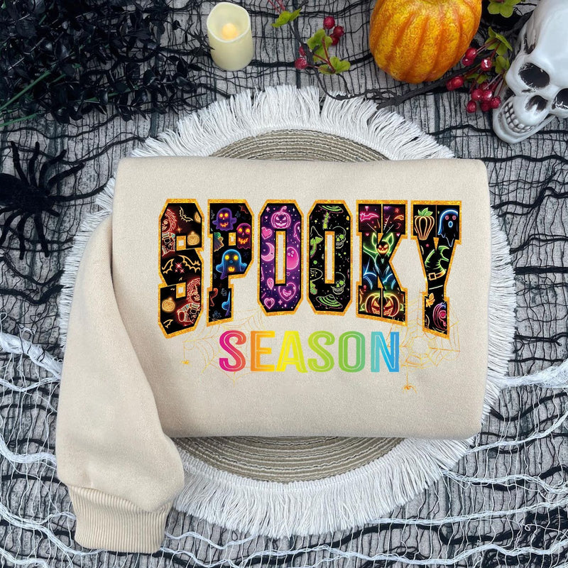 Halloween Pullover „Spooky Season“ – Buchstaben voller Neon-Kürbisse