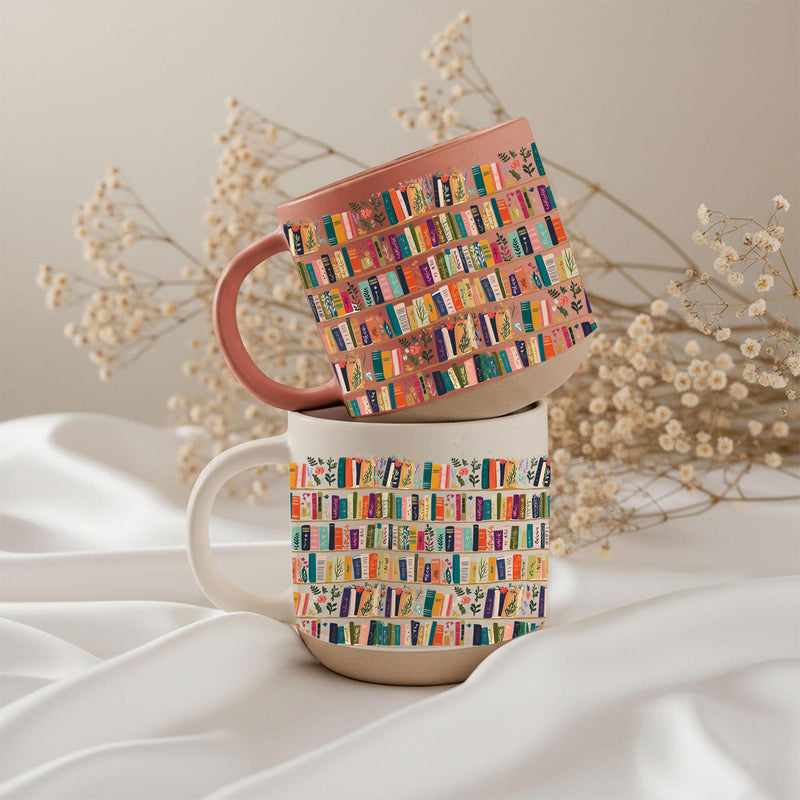 Bücherregal-Tasse rundum bedruckt