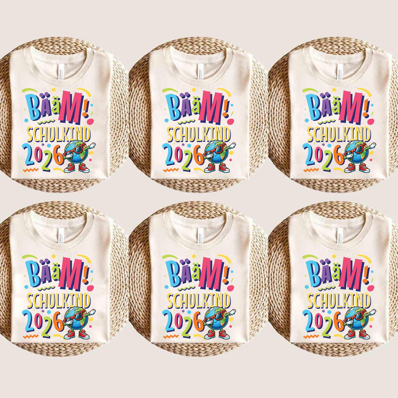 Einschulung Shirt „BääM! Schulkind 2026“ mit Weltkugel