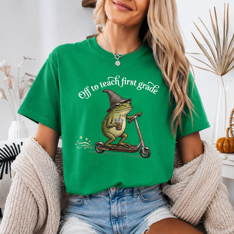 Lehrer T-Shirt Frosch „Off to teach first grade“