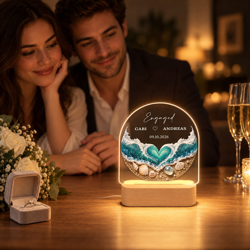 Verlobungsgeschenk Nachtlicht „Engaged“ mit Namen und Datum