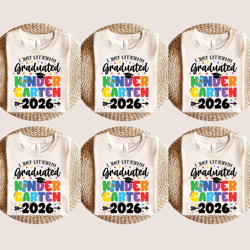 Kindergarten Abschluss Shirt „I Just Officially Graduated Kindergarten 2026“