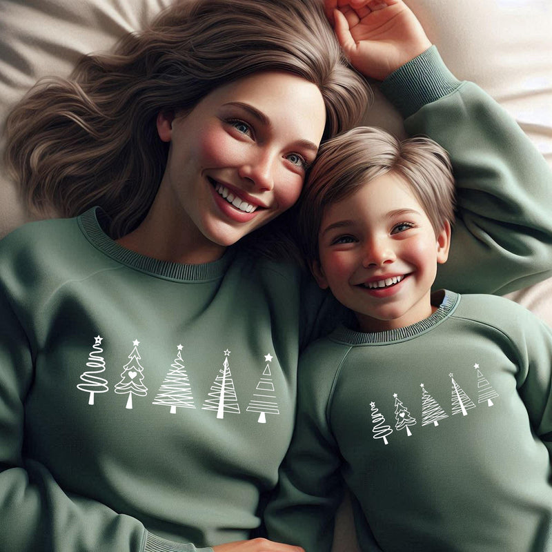 Weihnachtspullover Familie mit Tannenbäumen im Partnerlook