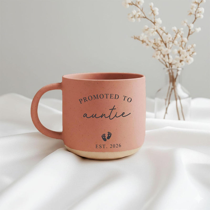Tasse „Promoted to Auntie“ mit Jahr