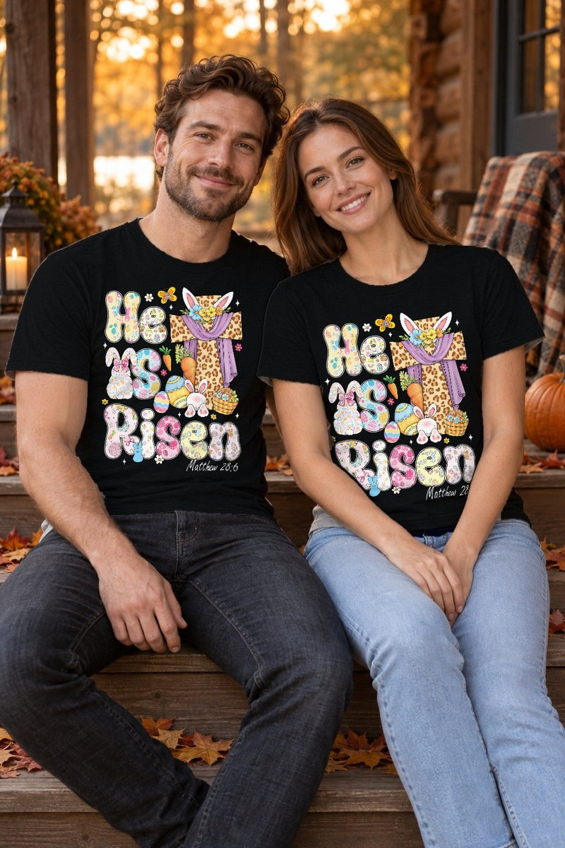 Christliches Oster-Shirt „He is Risen“ mit Leo-Kreuz, Osterhase und Blumen