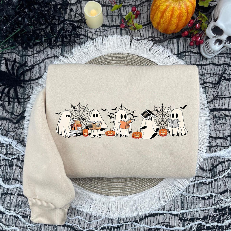 Halloween-Pullover mit Gespenstern, Büchern und Kaffee