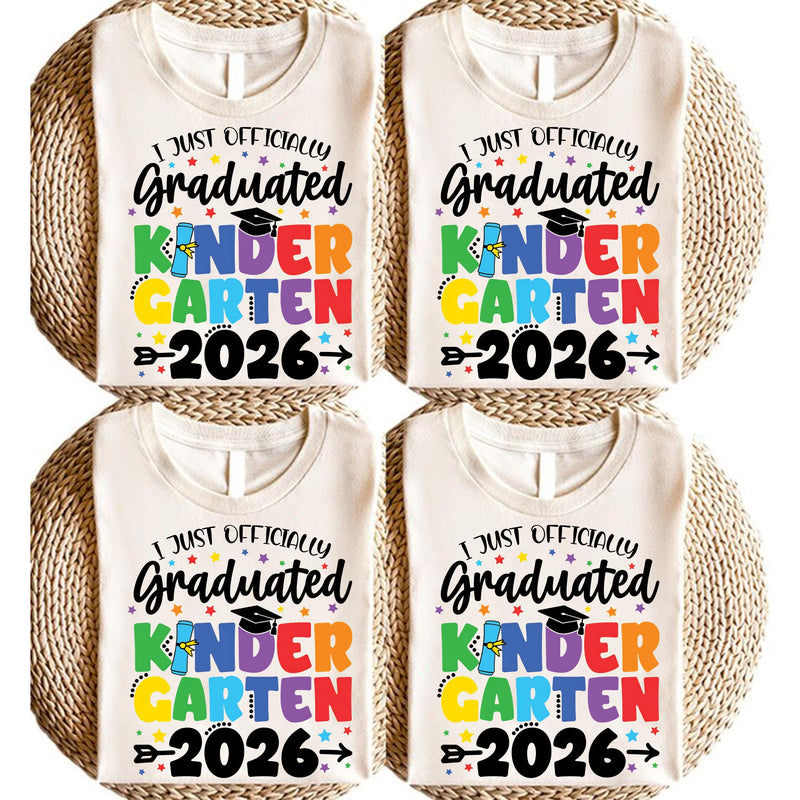 Kindergarten Abschluss Shirt „I Just Officially Graduated Kindergarten 2026“