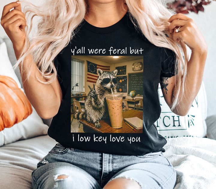 Lehrer T-Shirt „Y'all Were Feral But I Low Key Love You“