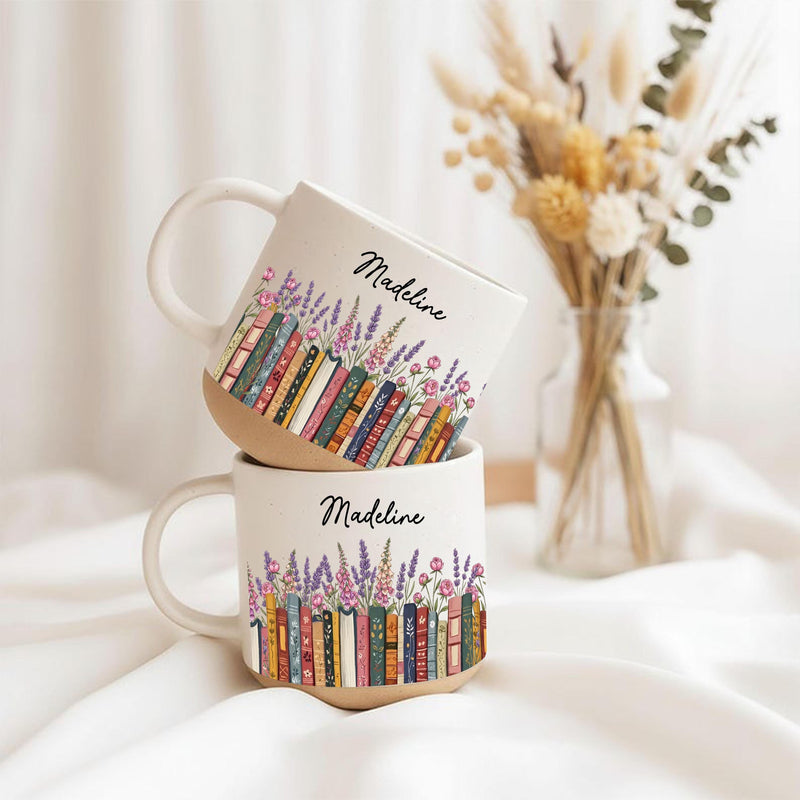 Bücher-Tasse mit Wildblumen und Namen