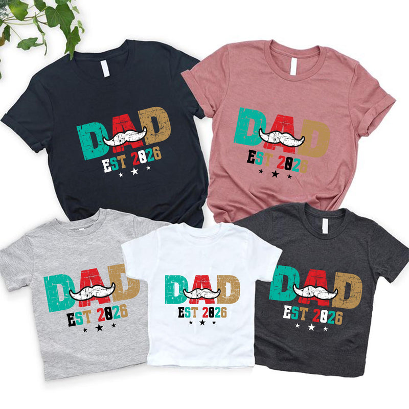 Papa Shirt „Dad Est 2026“ mit Schnurrbart