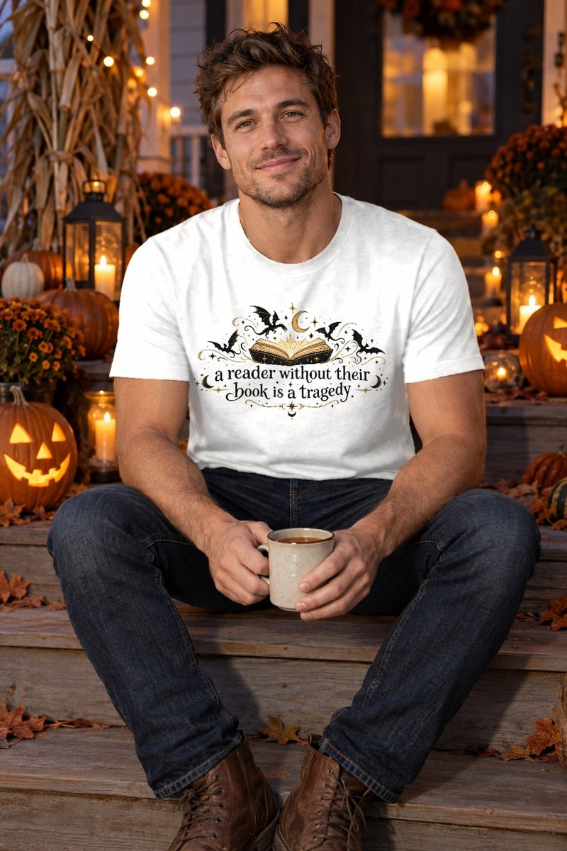 Buch-Shirt „A Reader Without Their Book Is a Tragedy“