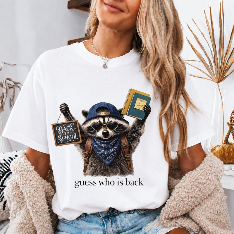 Back to School T-Shirt Waschbär „guess who is back“