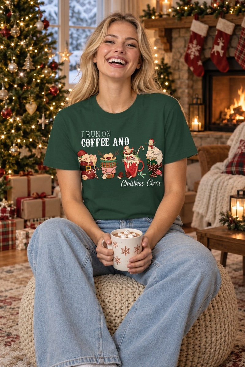 Kaffee Weihnachtspullover „I run on coffee and Christmas cheer“