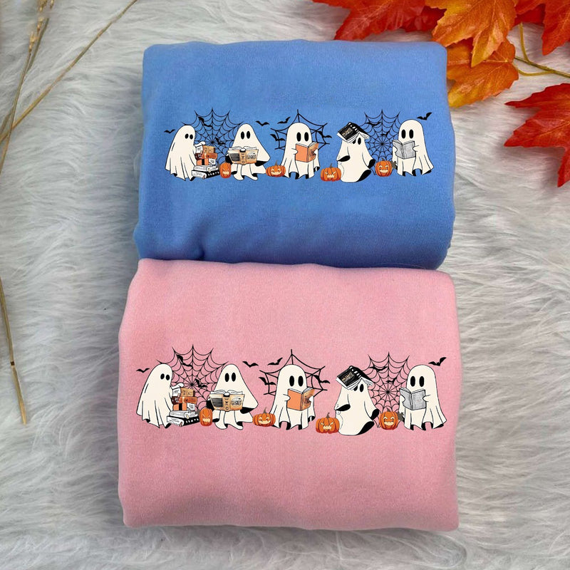 Halloween-Pullover mit Gespenstern, Büchern und Kaffee