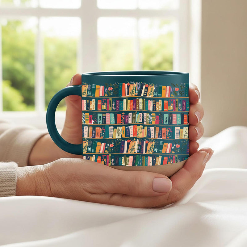 Bücherregal-Tasse rundum bedruckt