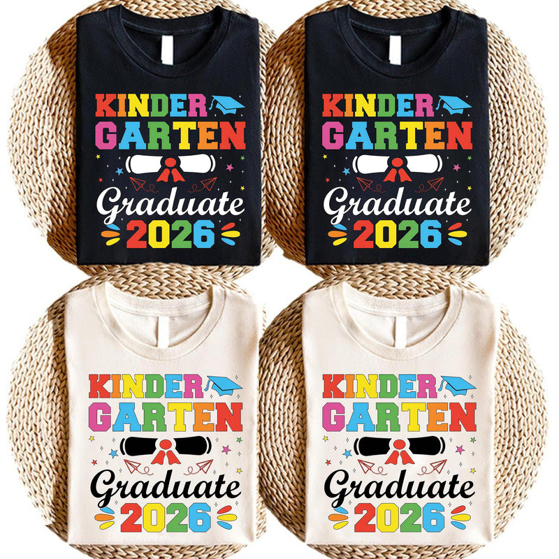 Kita-Abschluss Shirt „Kindergarten Graduate 2026“ mit Diplom und Papierfliegern