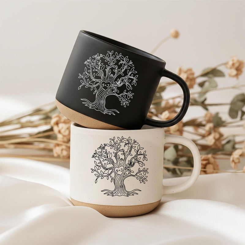Personalisierte Pärchen-Tasse Herzbaum mit eingeritzten Initialen