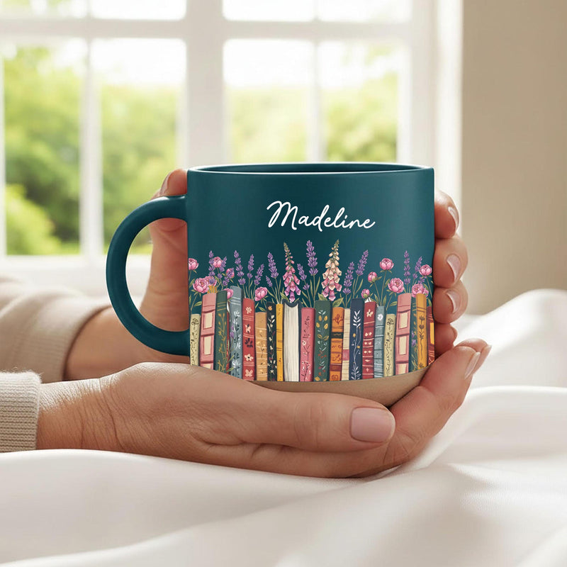 Bücher-Tasse mit Wildblumen und Namen