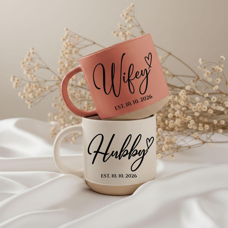 Personalisierte Hubby- und Wifey-Tasse mit Datum
