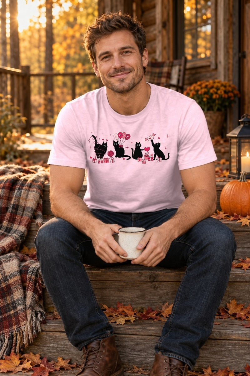 Katzen-Shirt mit fünf schwarzen Katzen und Herzen