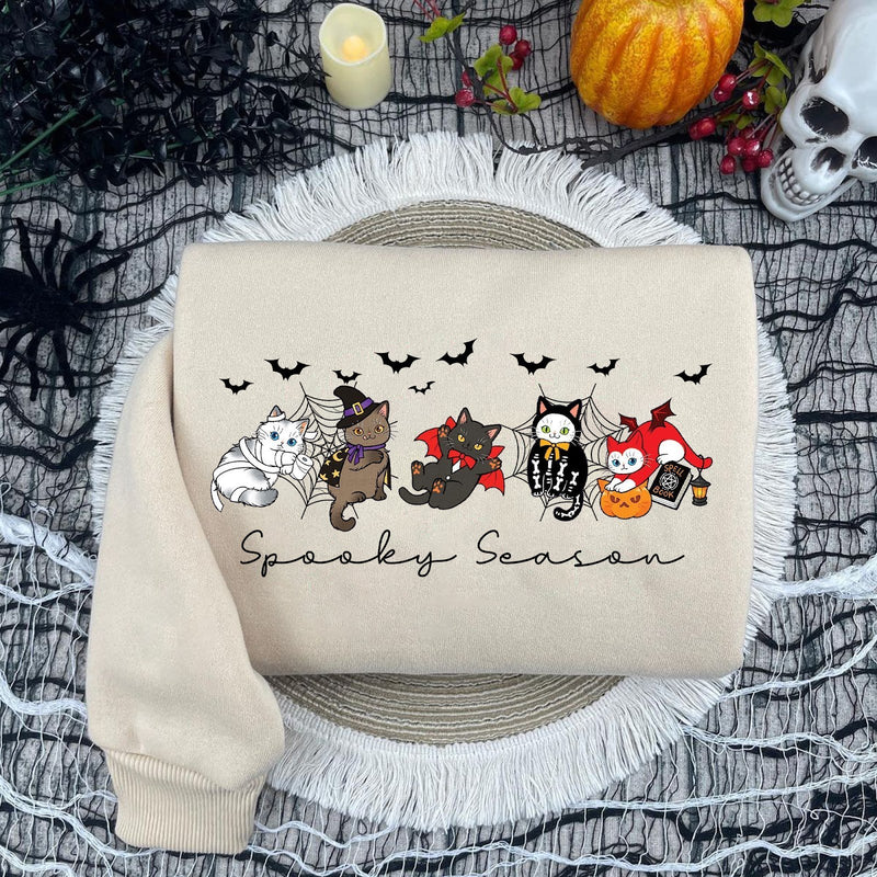 Halloween Pullover „Spooky Season“ mit Katzen im Kostüm