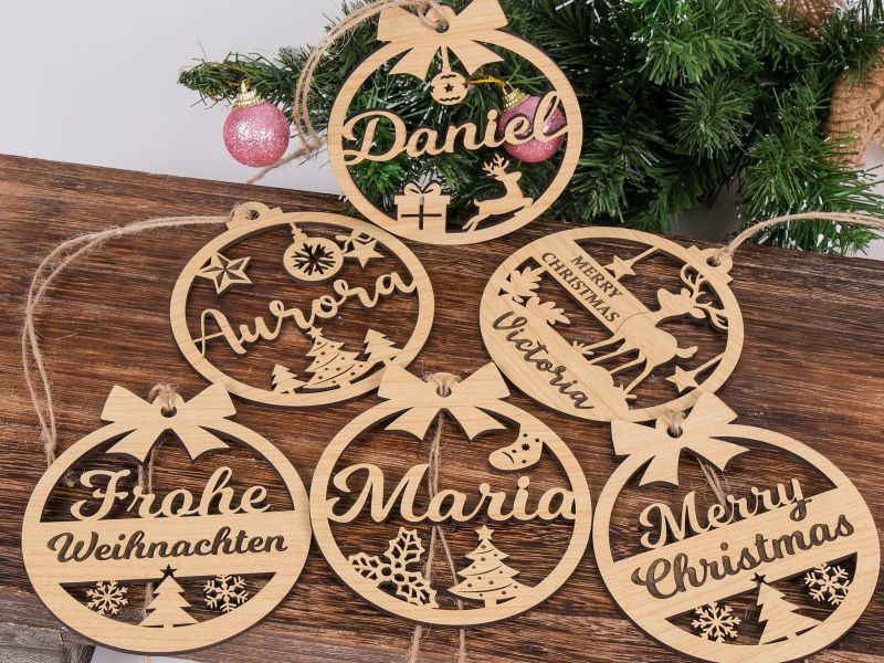 Weihnachtsbaumschmuck mit Namen (Holz)
